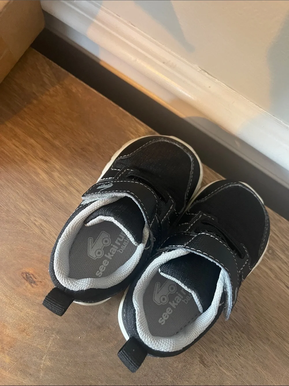 See Kai Run Black Sneakers Size 5